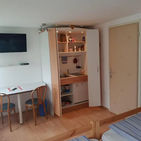 Sobe Cernilogar בית הארחה